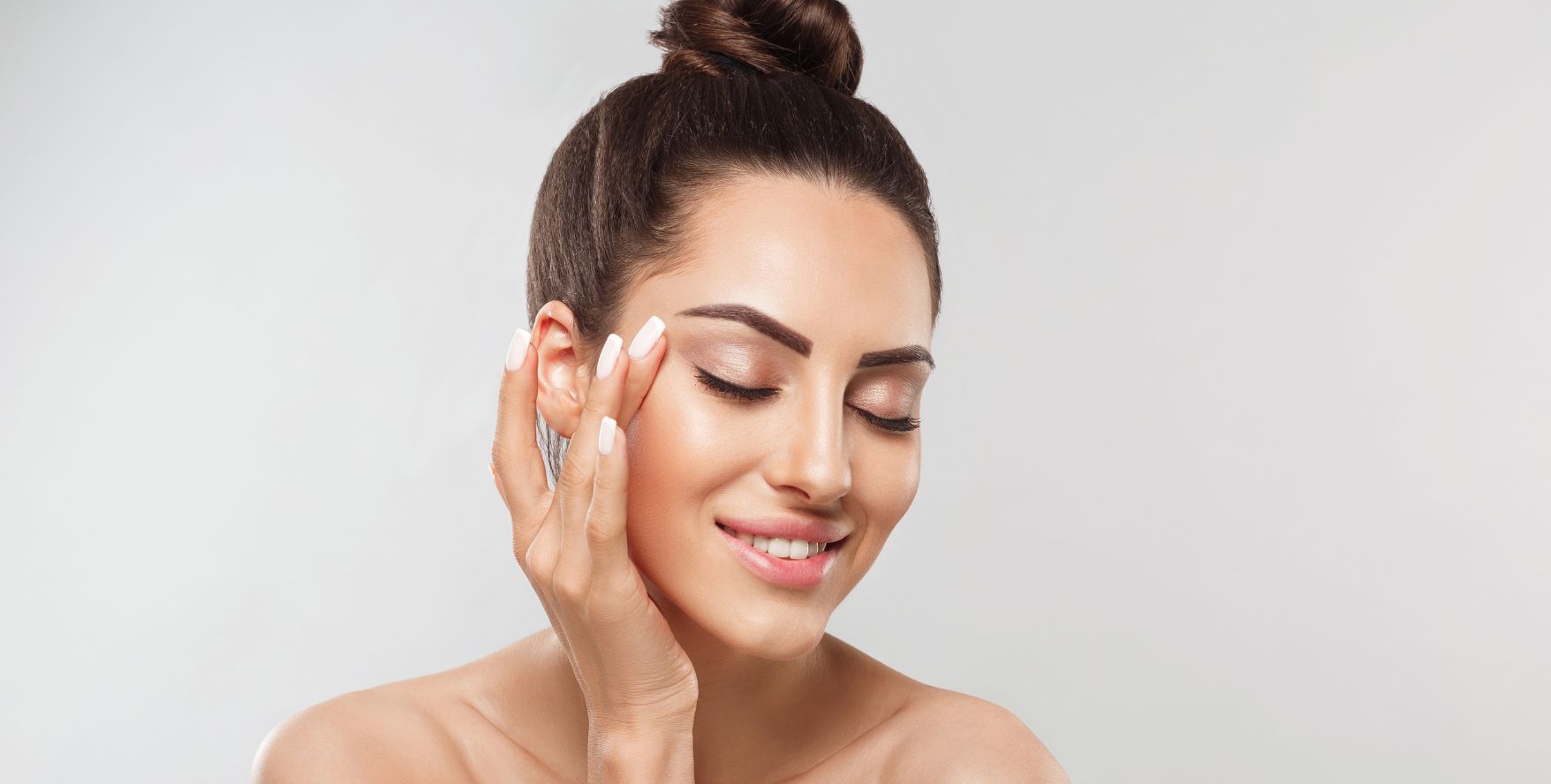 oczyszczanie-twarzy-velissi-beauty Przykład nawilżonej i promiennej skóry po zabiegu sonoforezy.