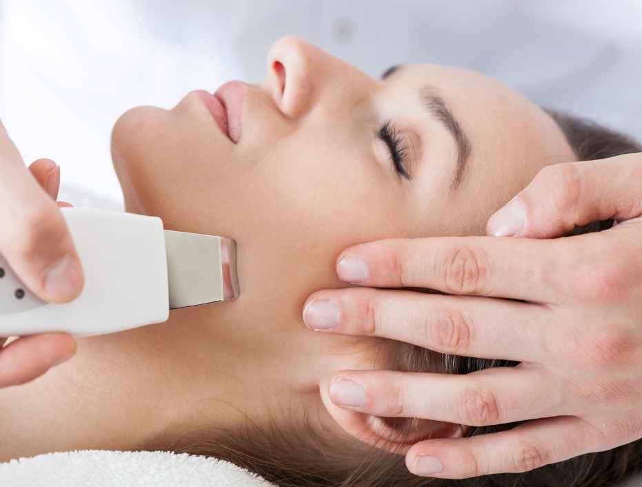 Peeling kawitacyjny z sonoforezą we wrocławskim salonie kosmetycznym.
