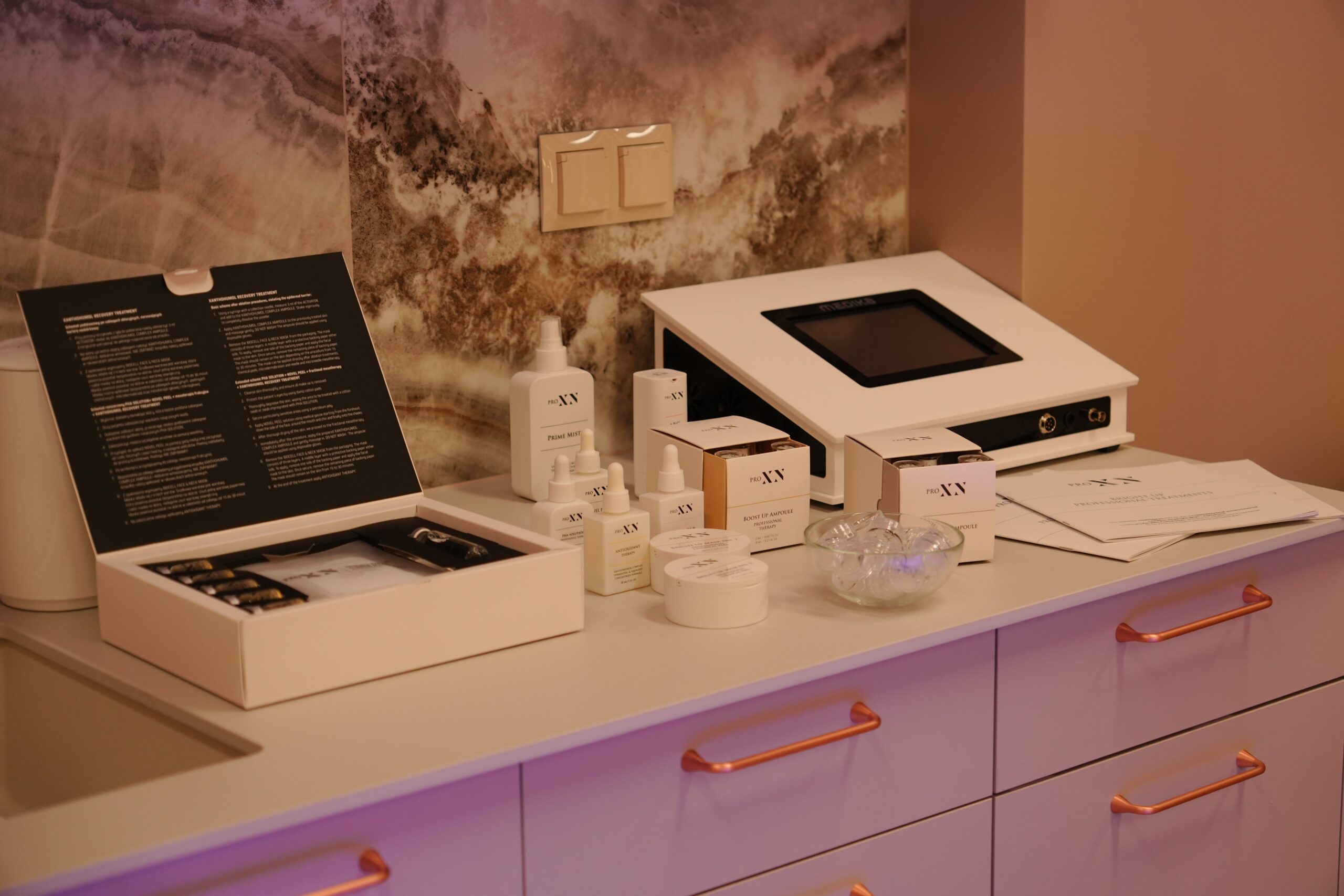 Zabiegi z ProXN we wrocławskim salonie kosmetycznym.